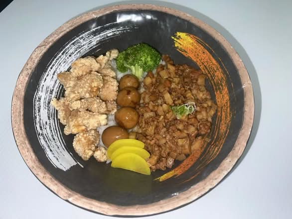 Minced Pork Rice With Popcorn Chicken爆米花雞卤肉饭配卤蛋